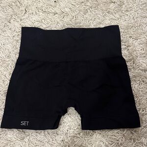 Set active black athletic shorts size M